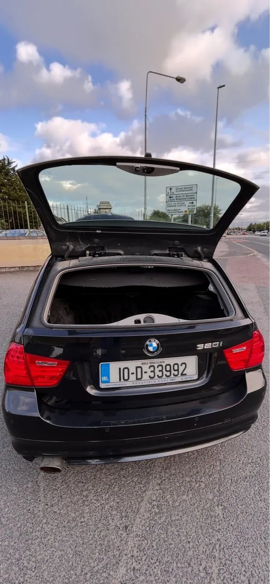 BMW 320i Estate 2010 Petrol Black - Image 4