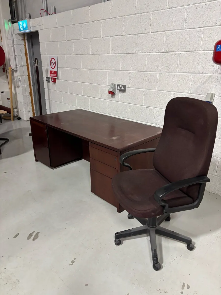 Office furniture - Image 1