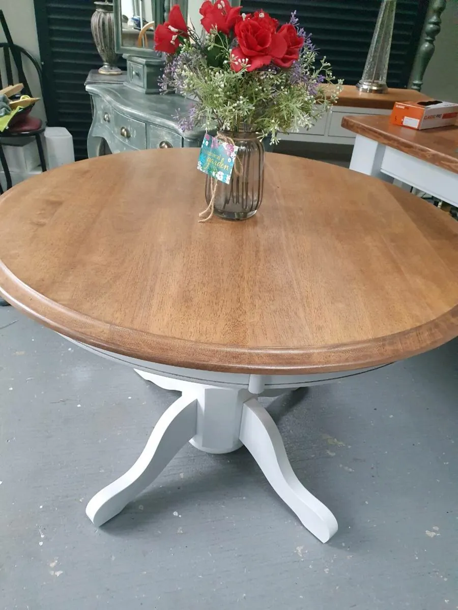 Solid country oak dining table - Image 1