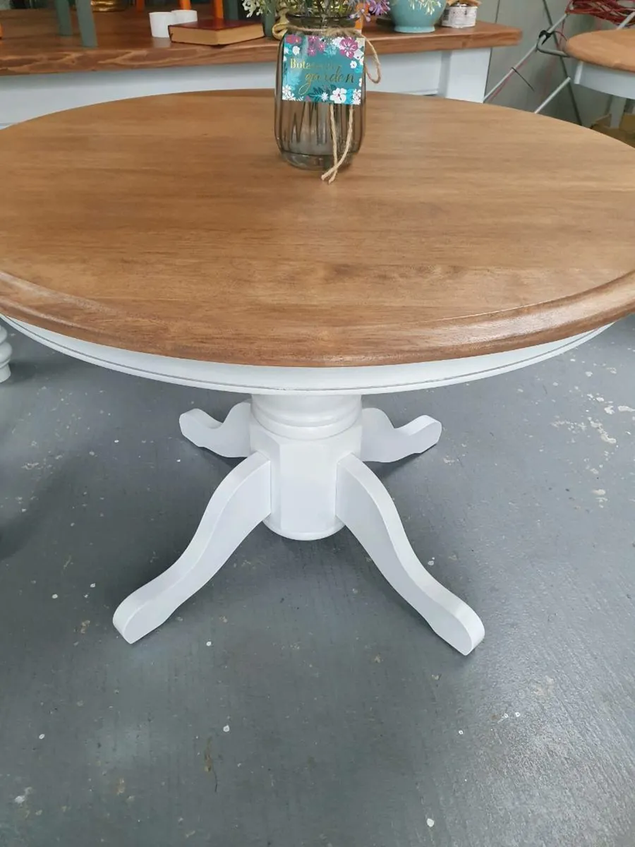 Solid country oak dining table - Image 3