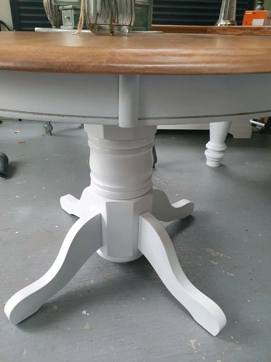 Solid country oak dining table - Image 4