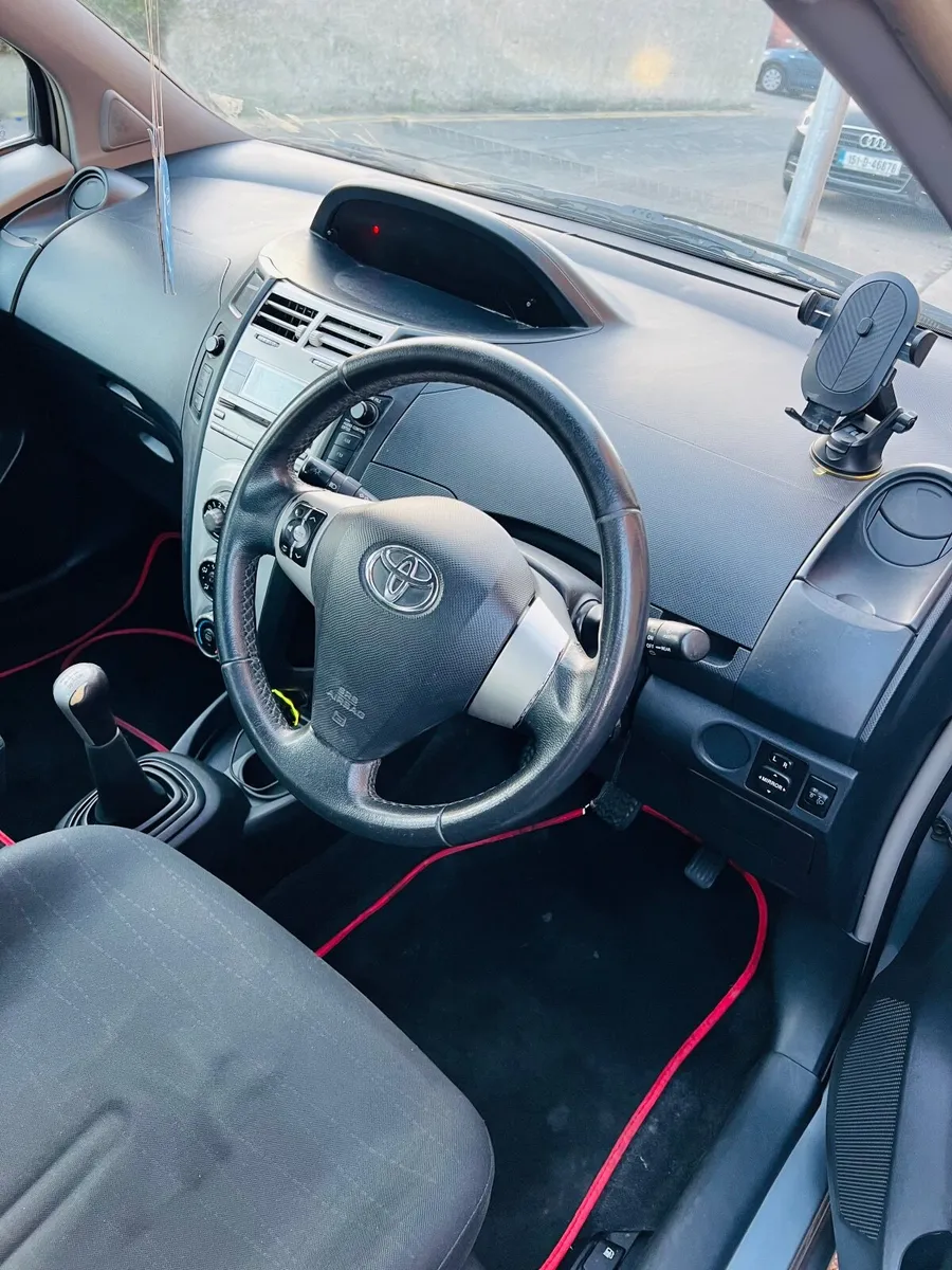 Toyota Yaris 2008 - Image 2