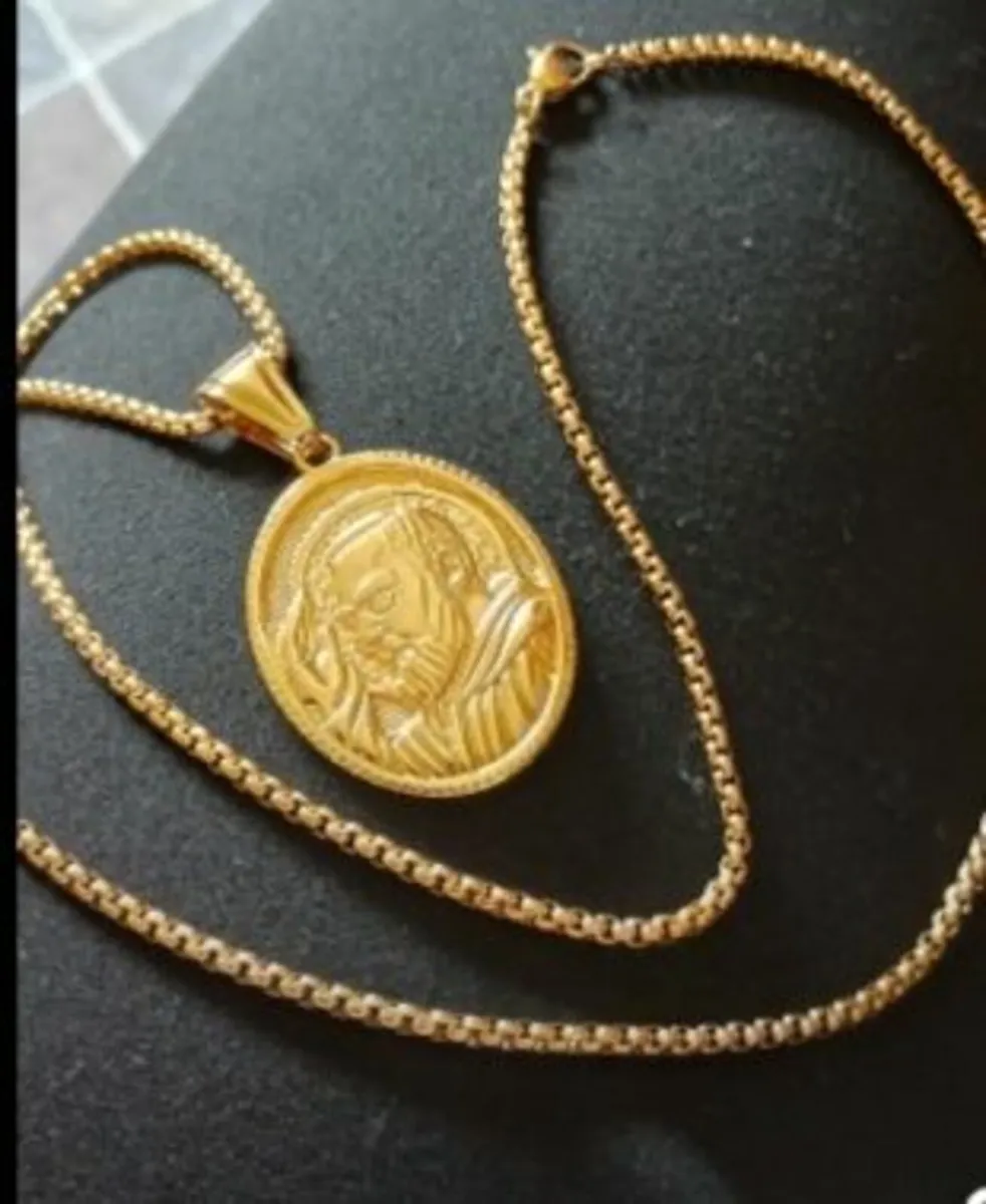 St Padre Pio Gold Pendant - Image 3