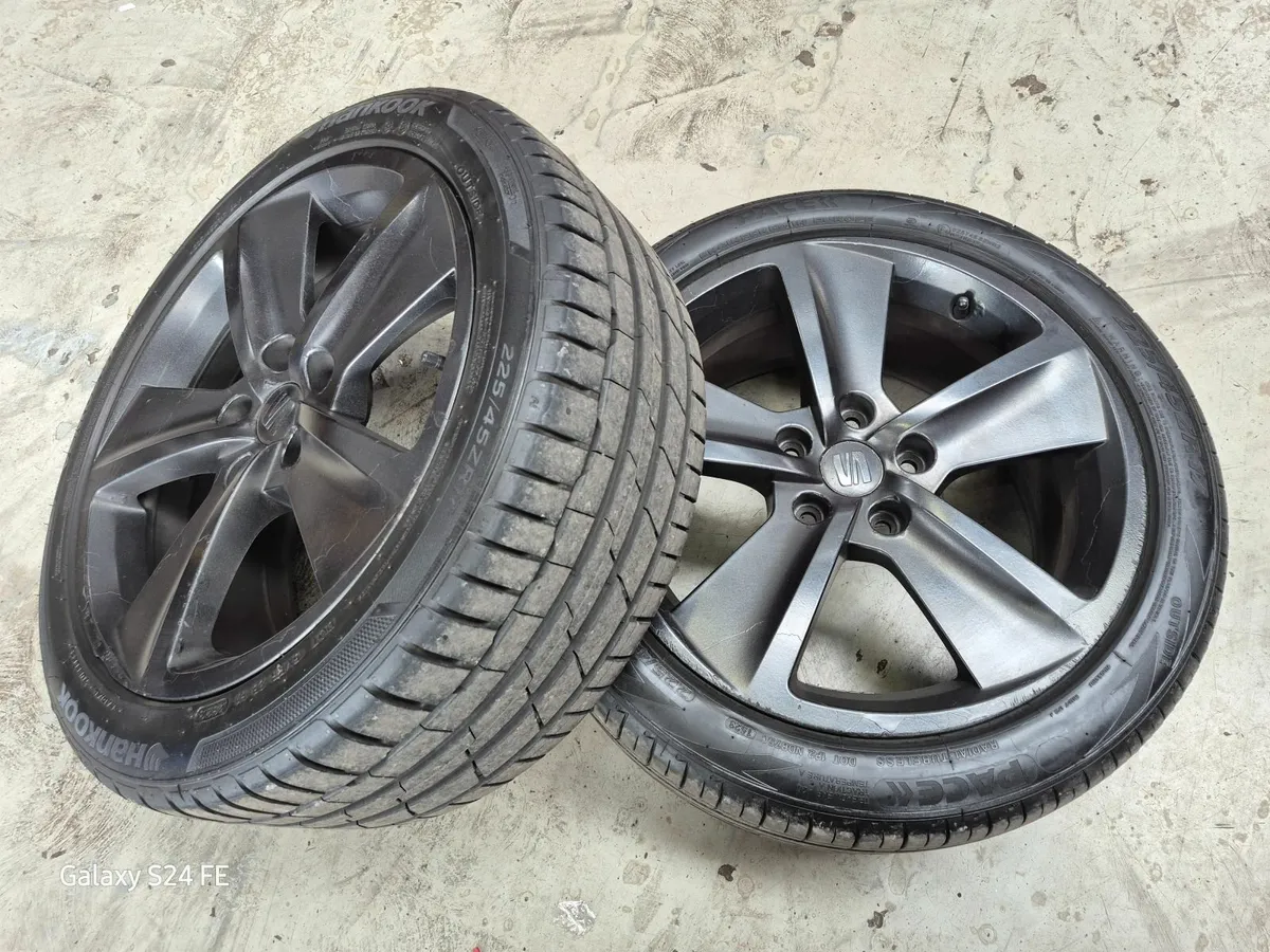 set of 17 alloys with very good tyres - Image 1