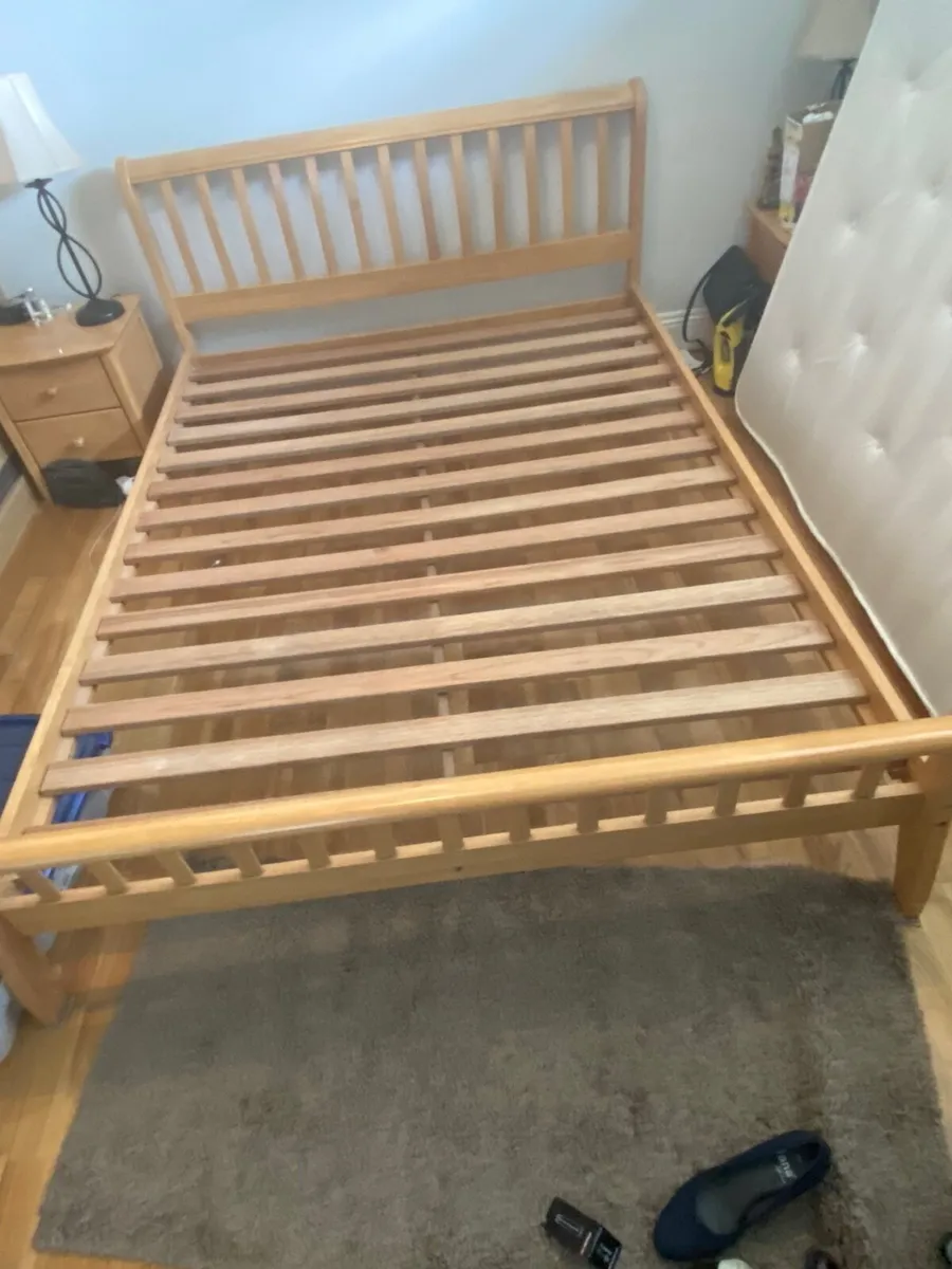 King size bed - Image 1
