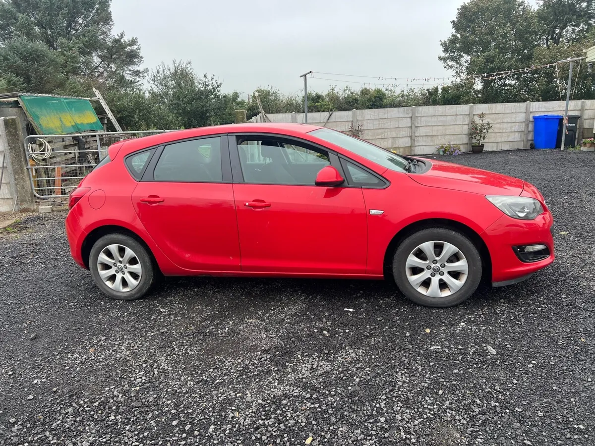 Opel Astra 2014 - Image 1