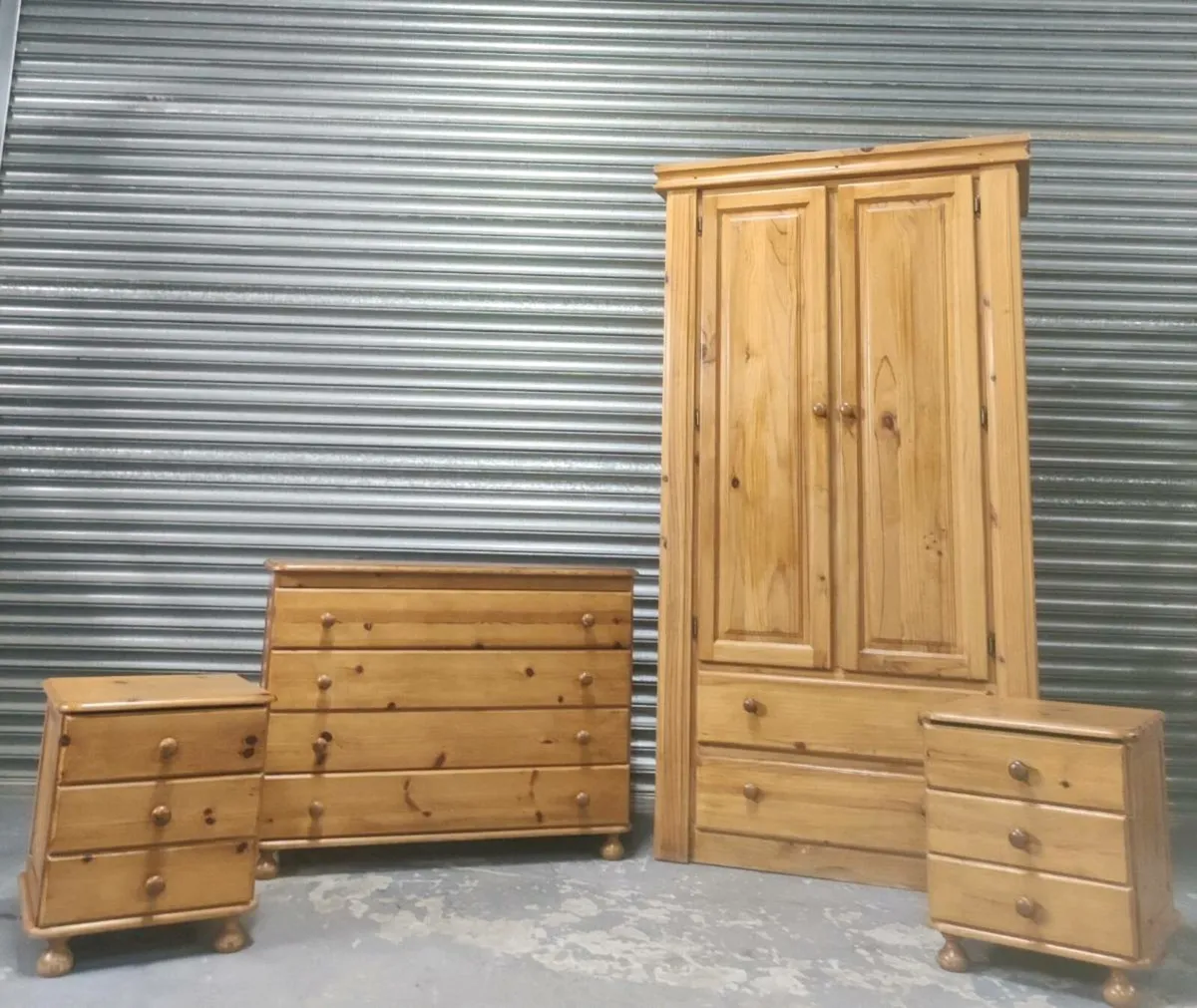 Solid pine bedroom set *Delivery - Image 2