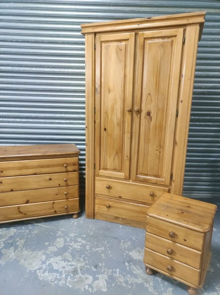 Solid pine bedroom set *Delivery - Image 3