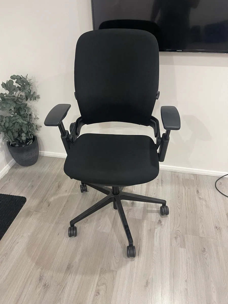 Steelcase Leap V2 Office Chair - Image 1