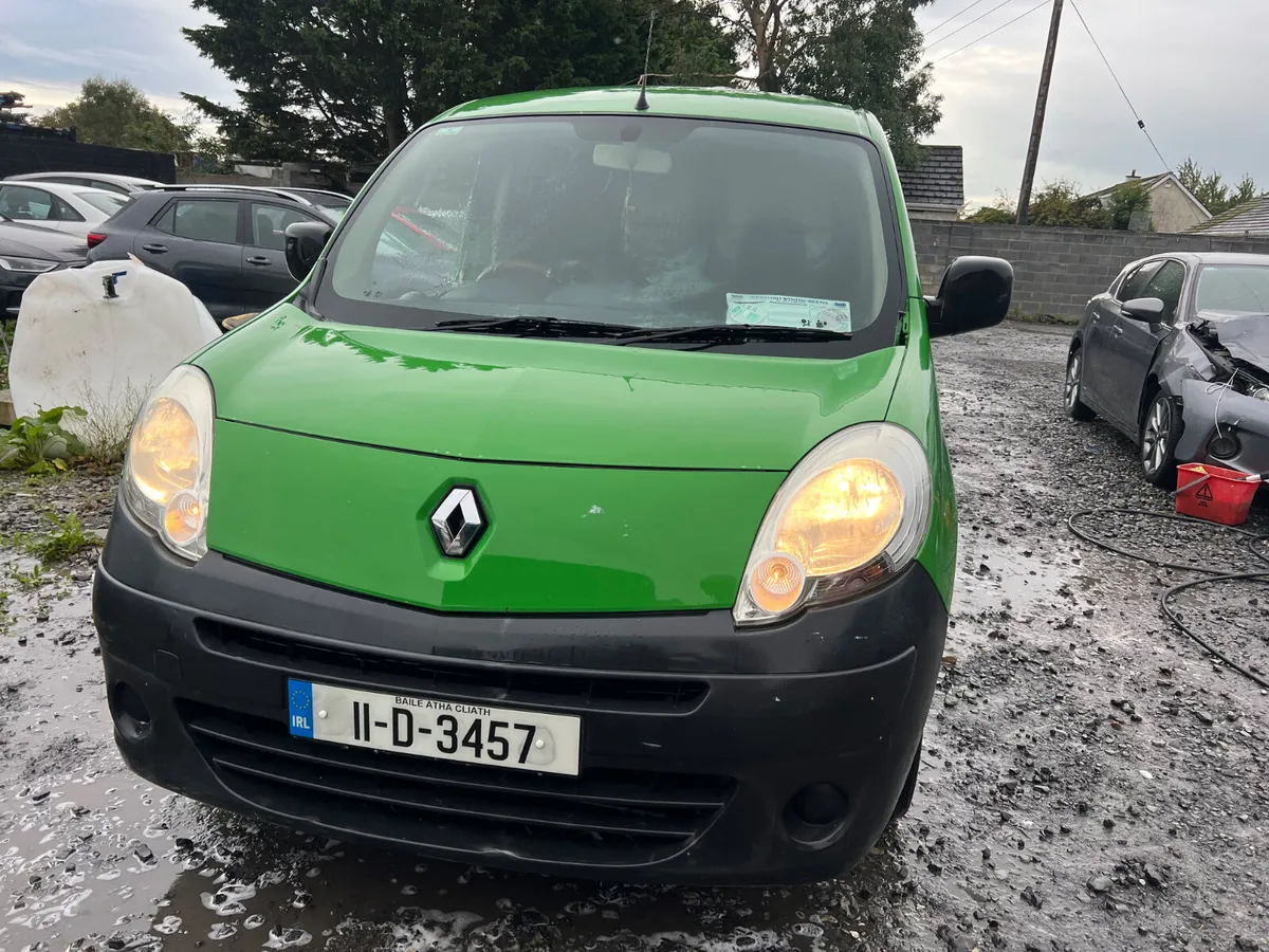 2011 Renault Kangoo no damage drive away - Image 2