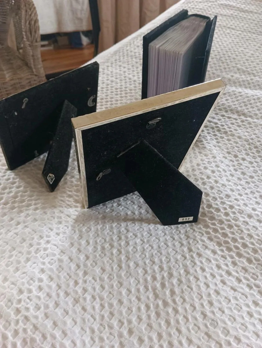 Beautiful silver frames and album, like new .25 - Image 4