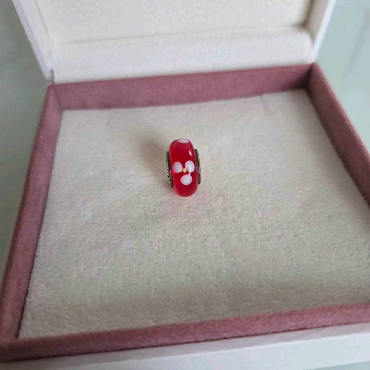 Pandora charm murano glass red flowers - Image 1
