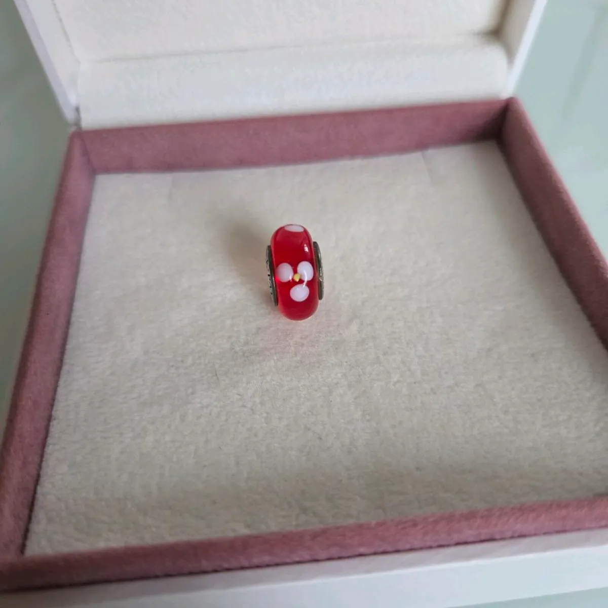 Pandora charm murano glass red flowers - Image 2