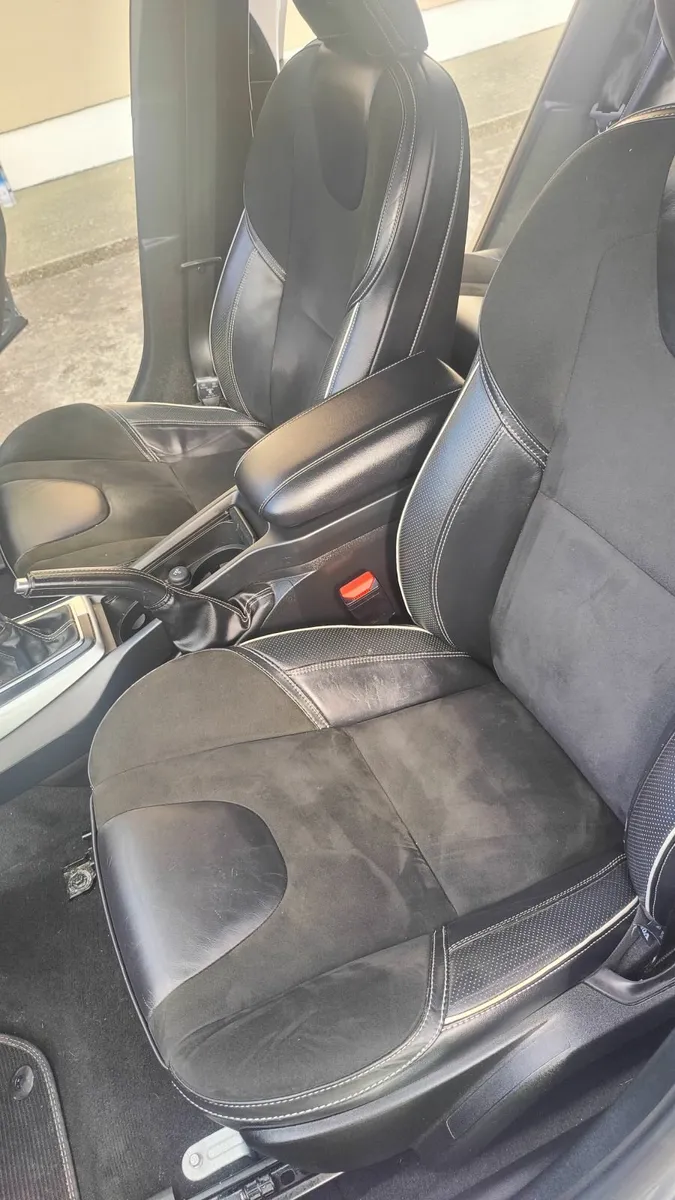 Volvo V40 2016 D2 R-DESIGN ED 5DR - Image 2