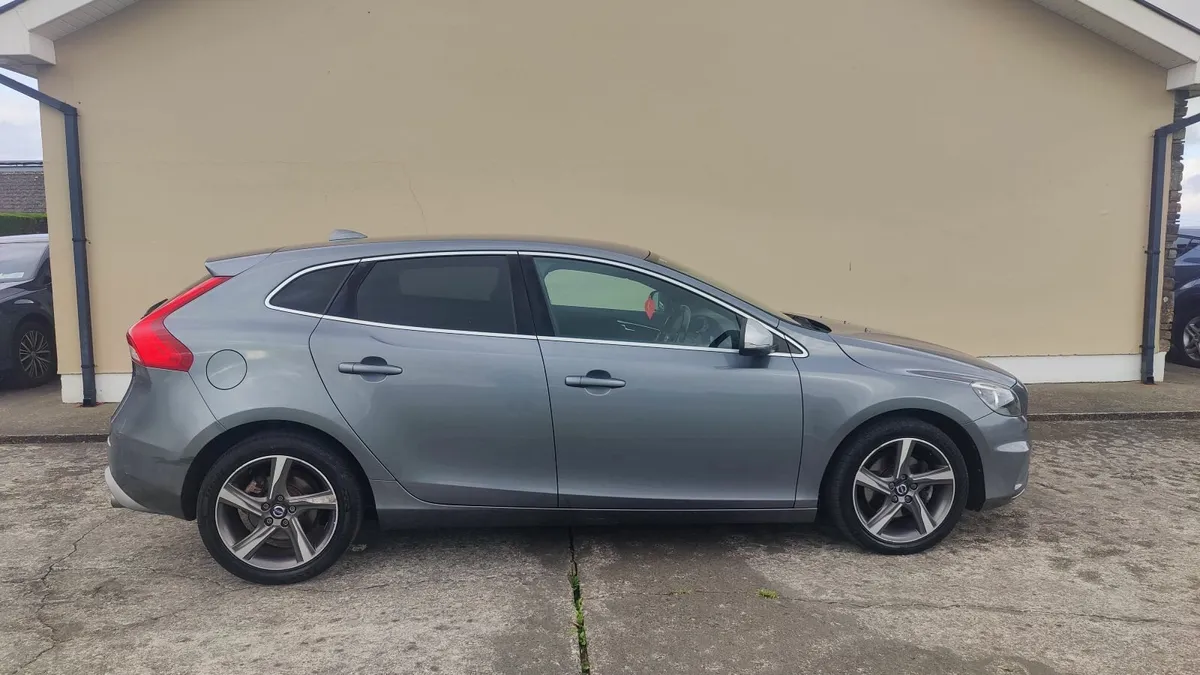 Volvo V40 2016 D2 R-DESIGN ED 5DR - Image 1