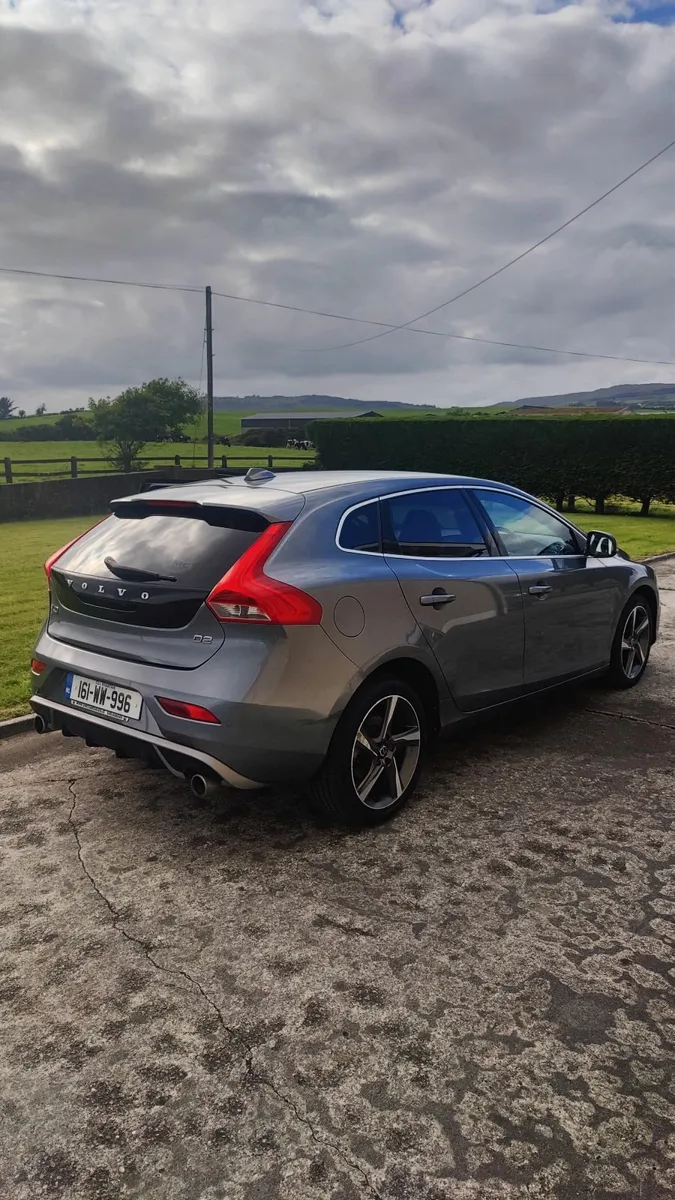 Volvo V40 2016 D2 R-DESIGN ED 5DR - Image 4