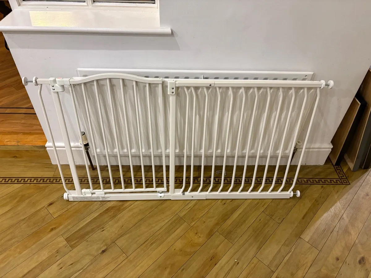 Safetots Extra Wide Baby Gate (134 to 143 cm)