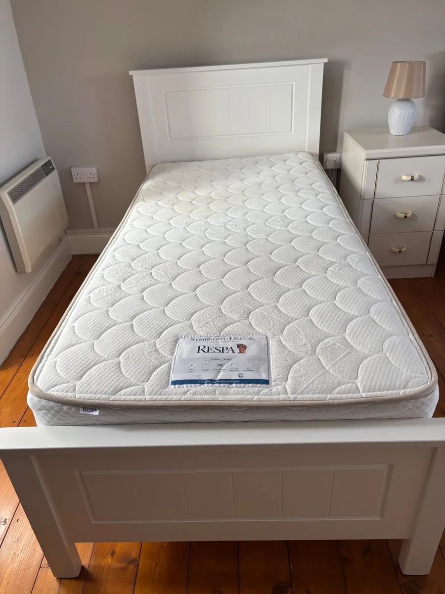 Single bed plus mattress - Image 1