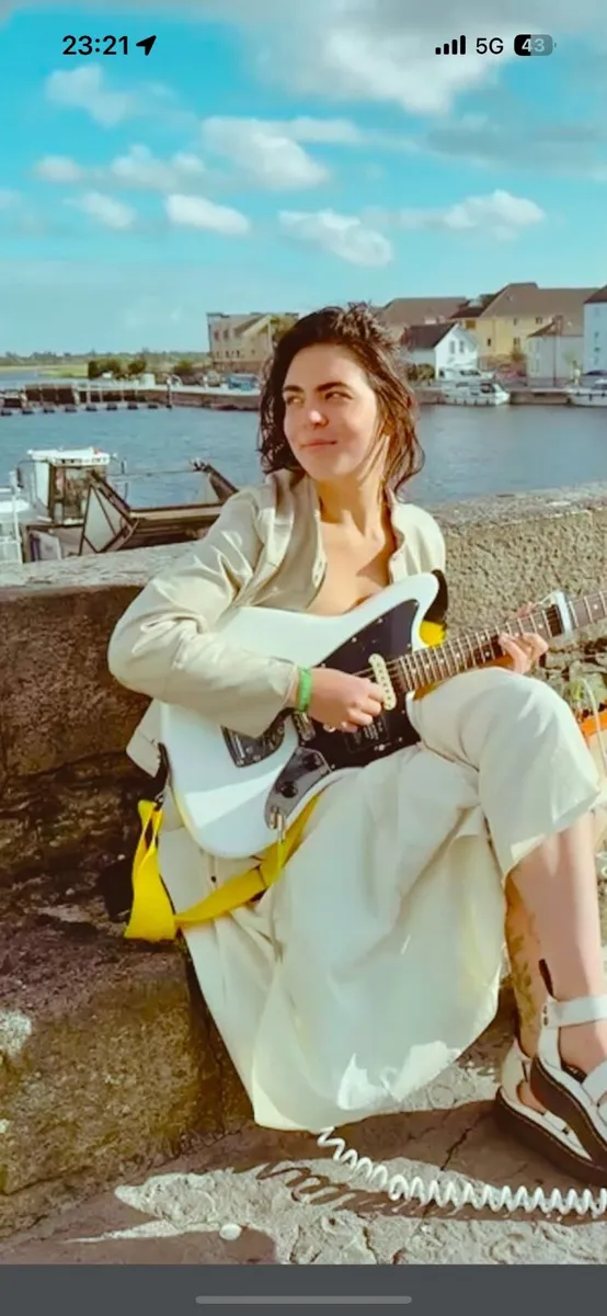 WANTED REWARD FOR STOLEN GUITAR