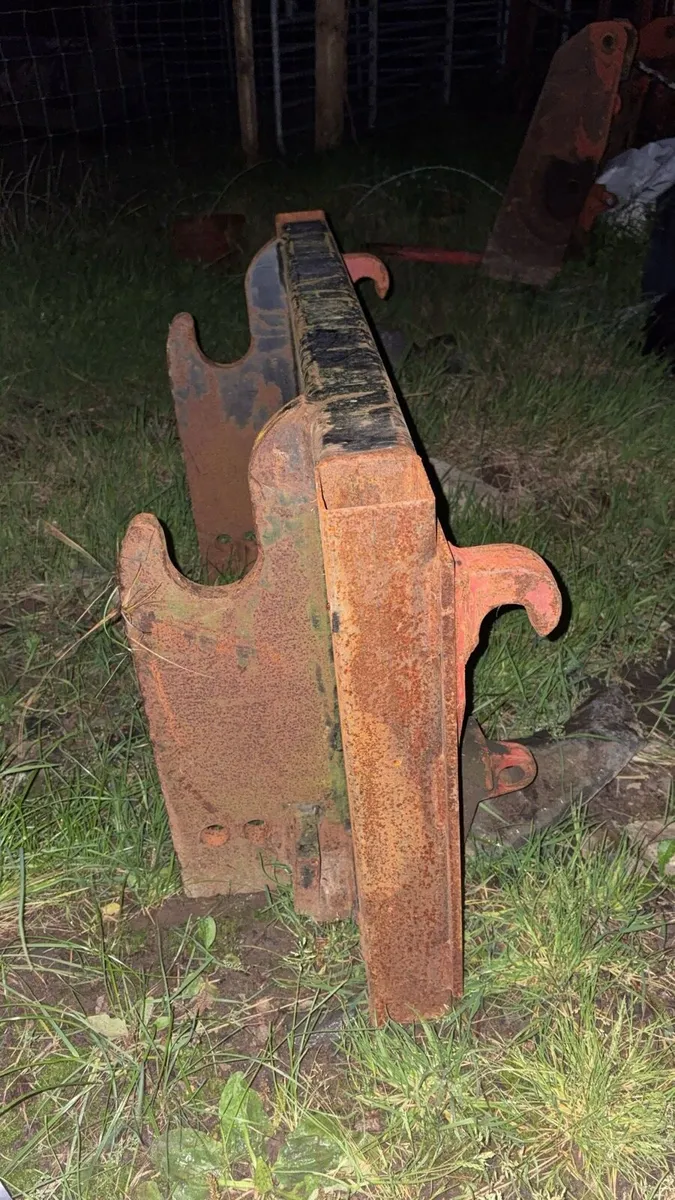 manitou - euro adapter and bale spike - Image 1