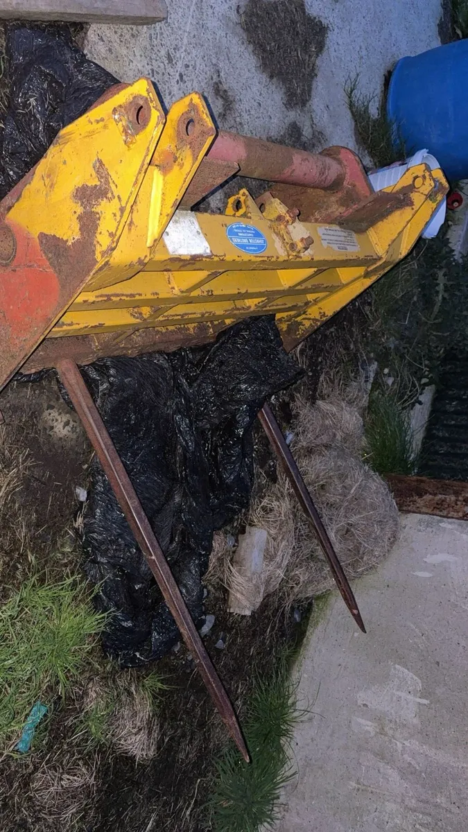 manitou - euro adapter and bale spike - Image 3