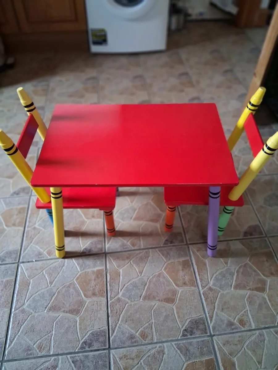 Kids table and chair set - Image 2