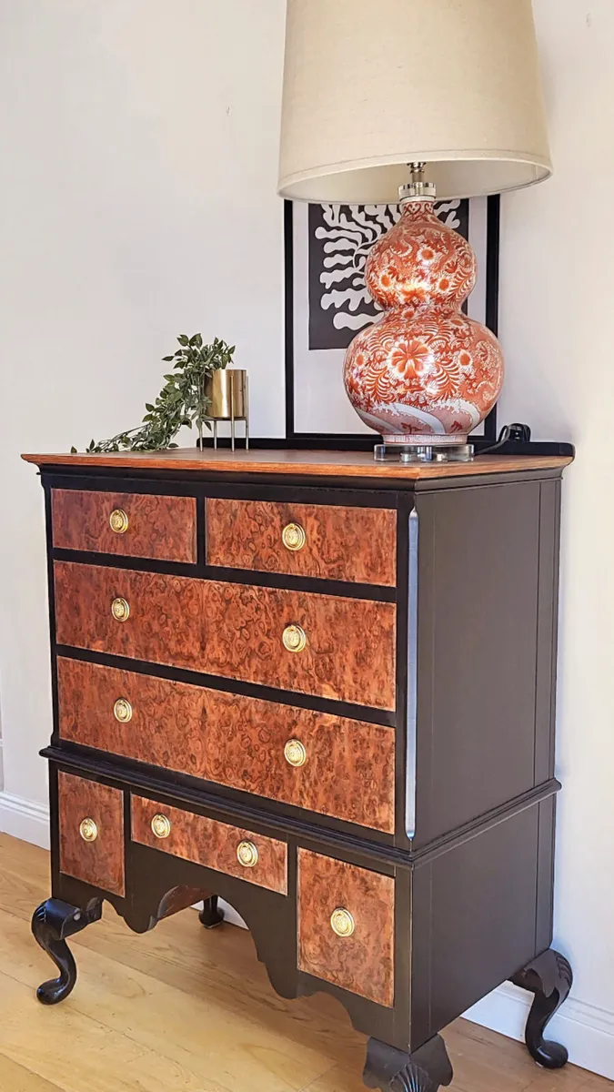 Walnut burr chest of drawers - Image 2