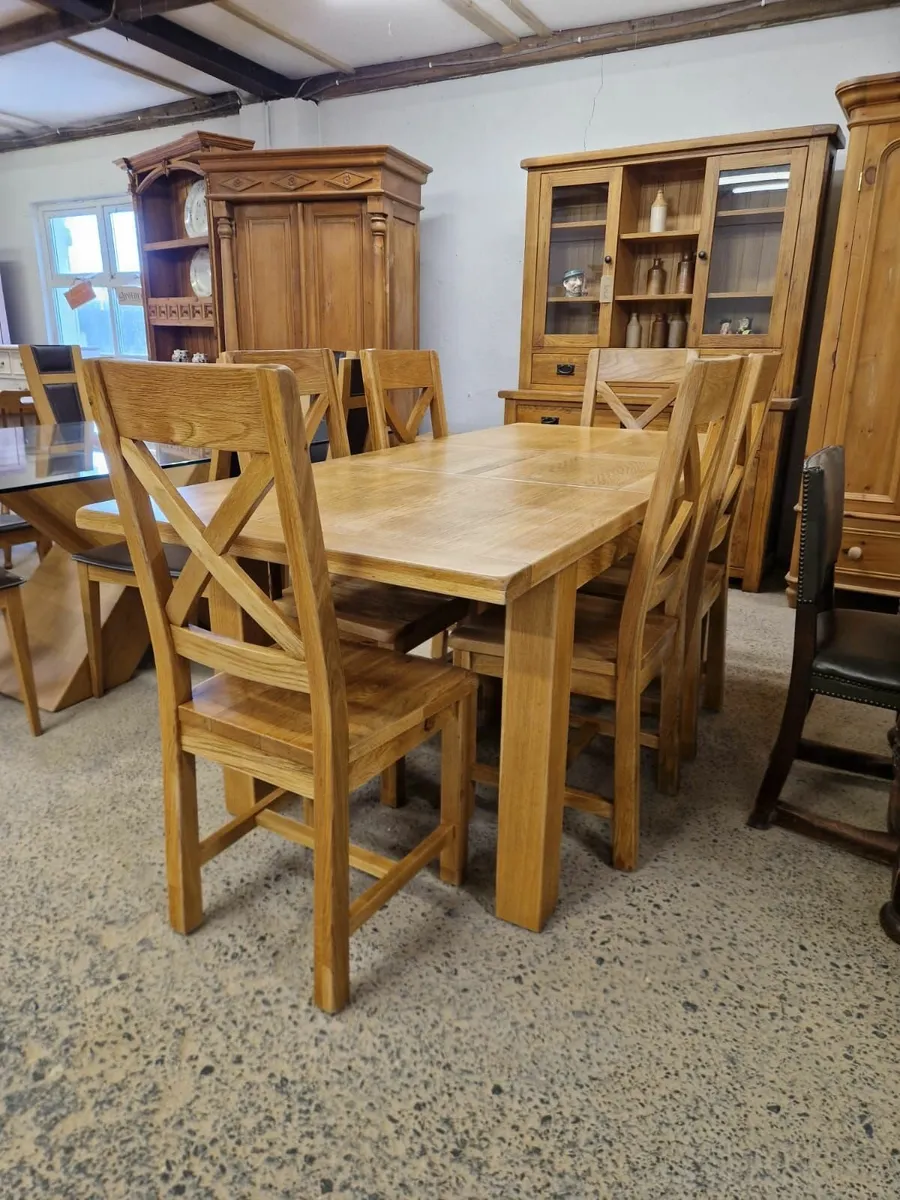 Extendable light oak table, 6 chairs - Image 3