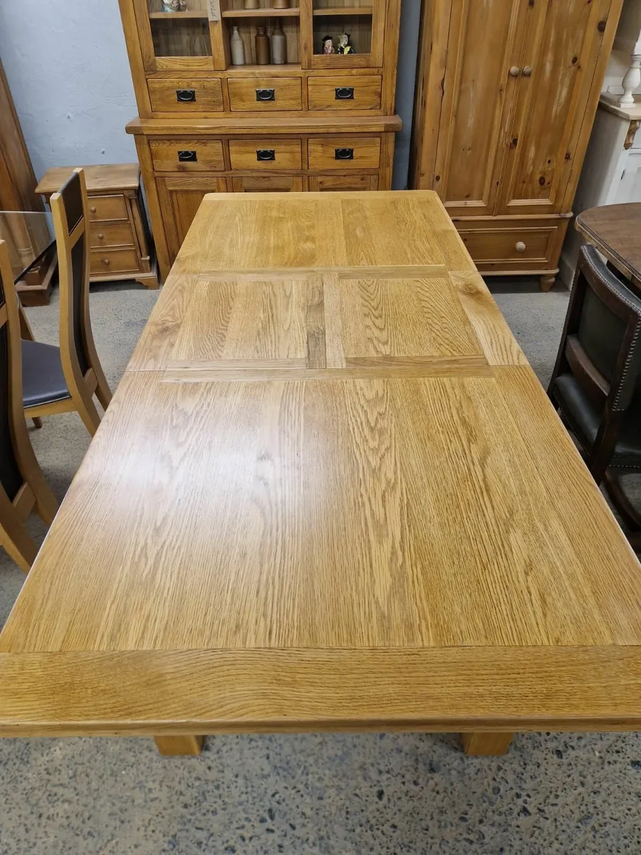 Extendable light oak table, 6 chairs - Image 4