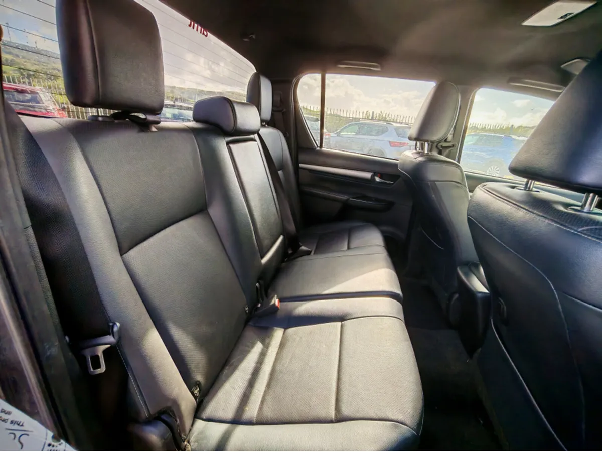 TOYOTA HILUX INVINCIBLE X D-4D4W 4WD D-4D DCB - Image 2