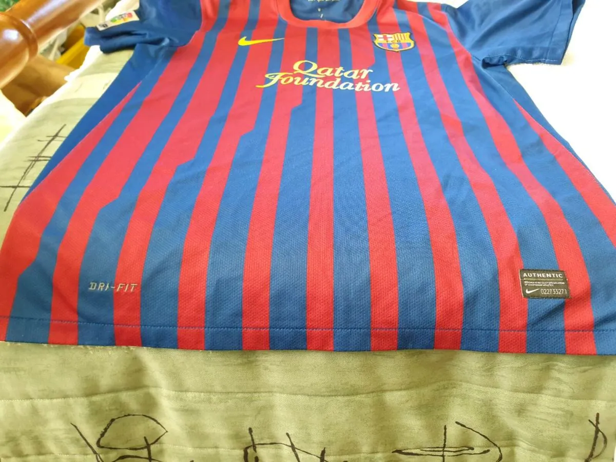 Barcelona Football Club Home Jersey 2011 to 2012 L - Image 4