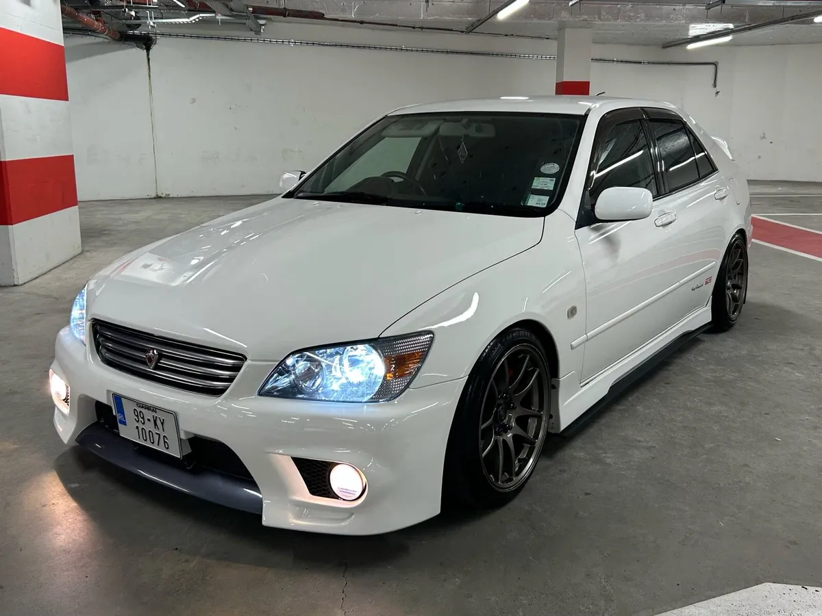1999 Toyota Altezza - Image 2
