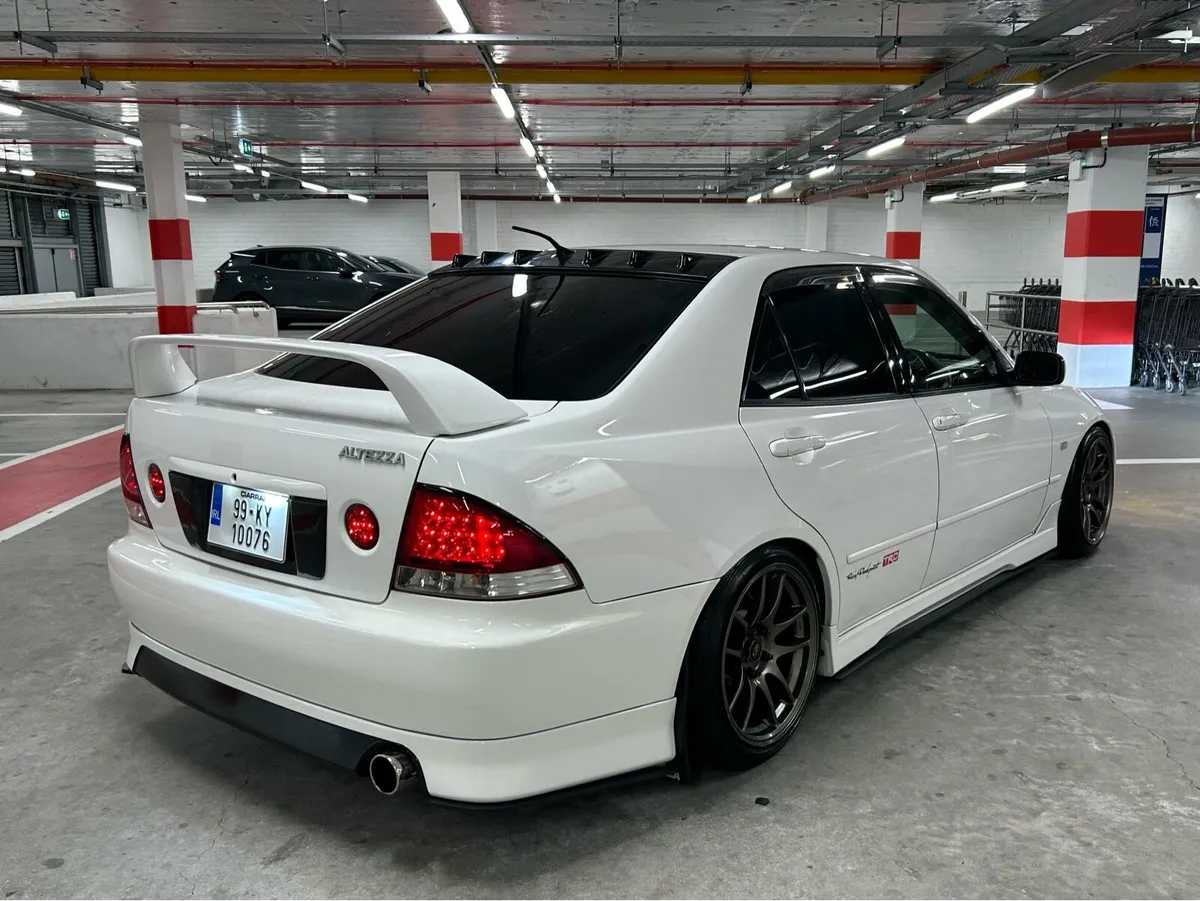 1999 Toyota Altezza - Image 4