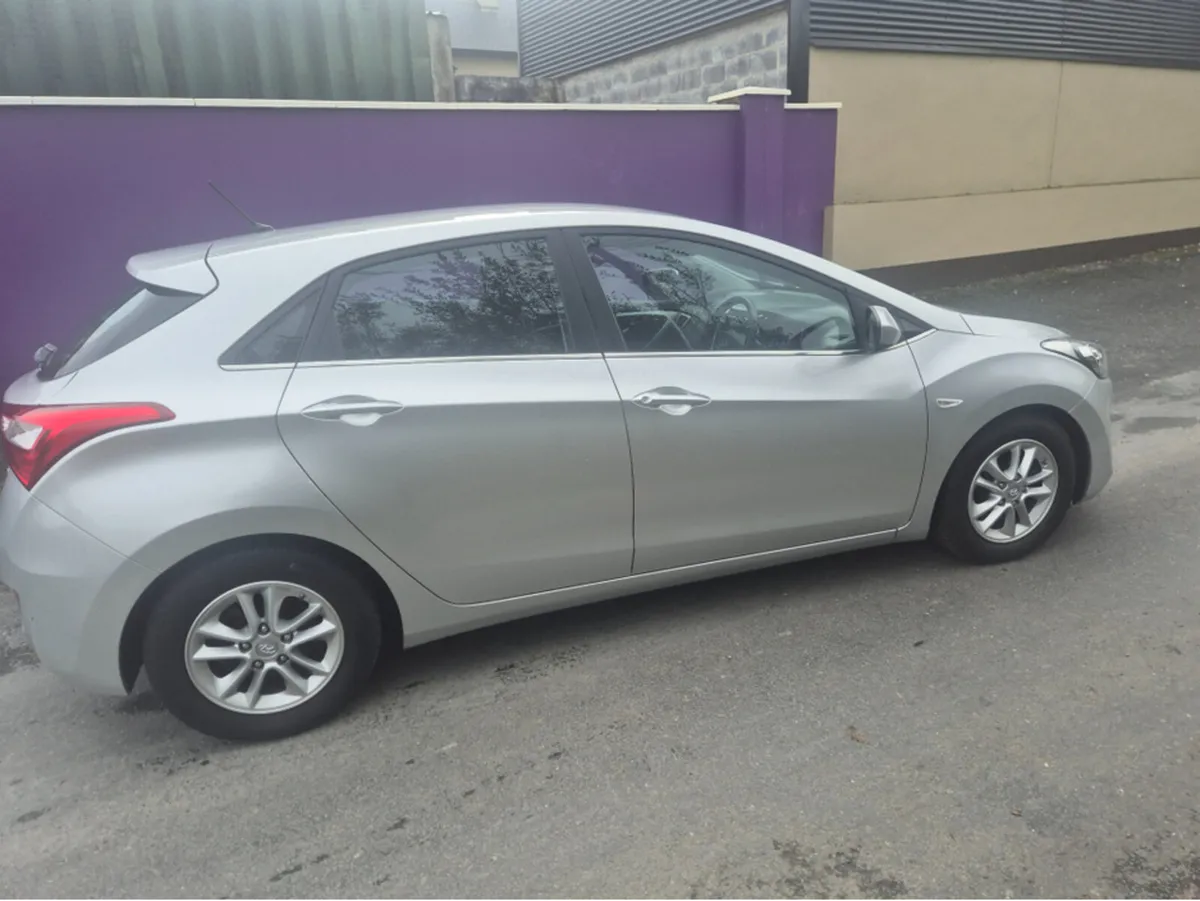 Hyundai i30 SE BLUE DRIVE CRDI - Image 3