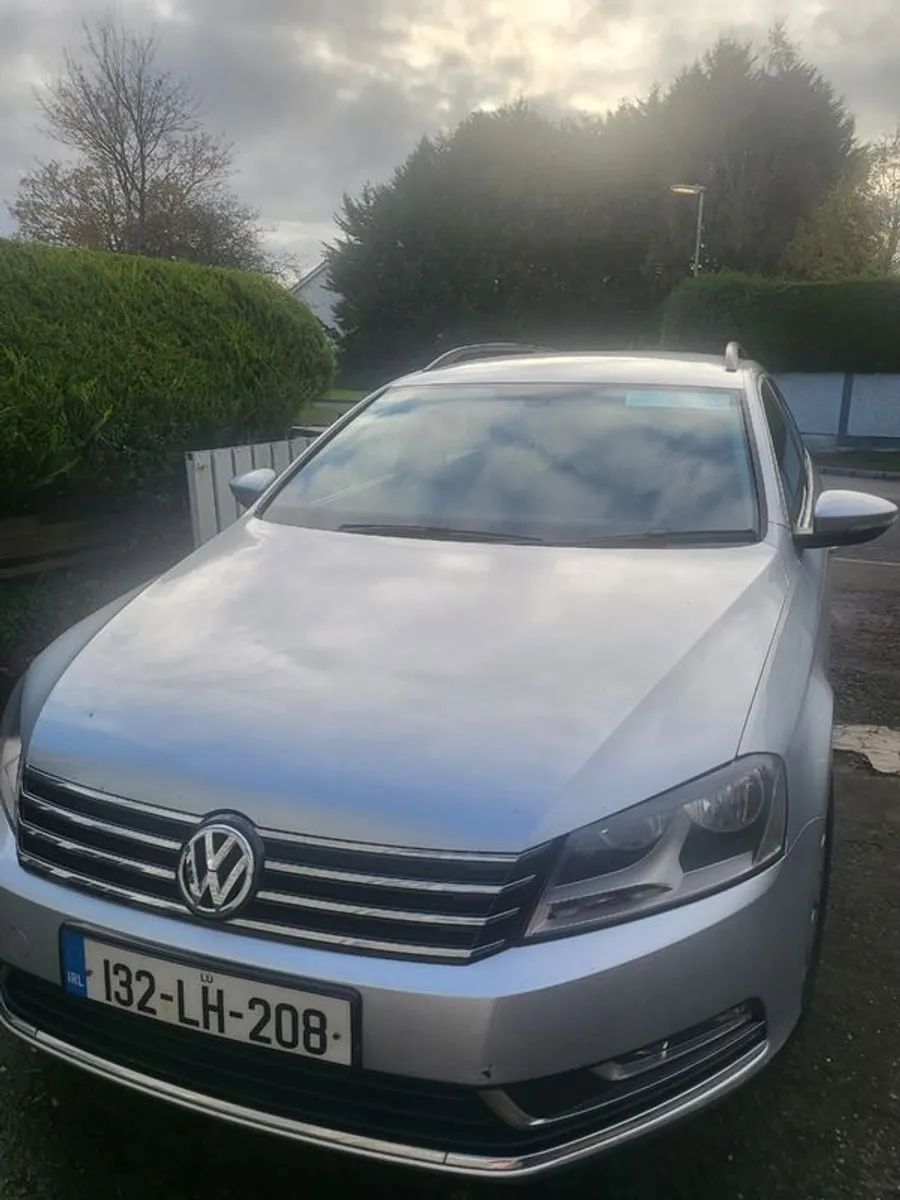 2013 Volkswagen Passat - Image 3