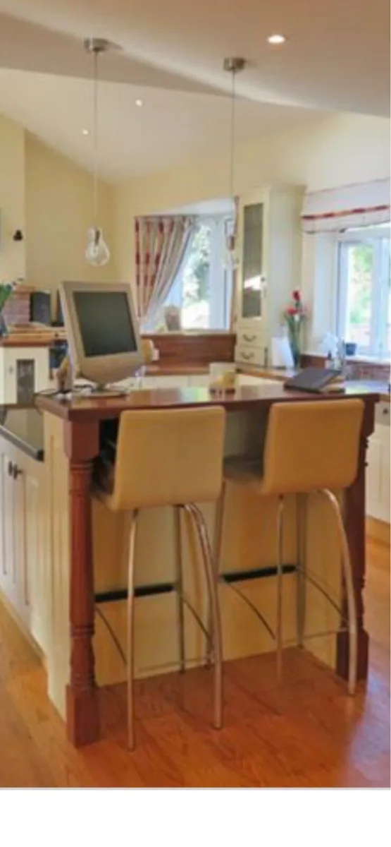 2 Designer Bar stools cream leather chrome legs - Image 1