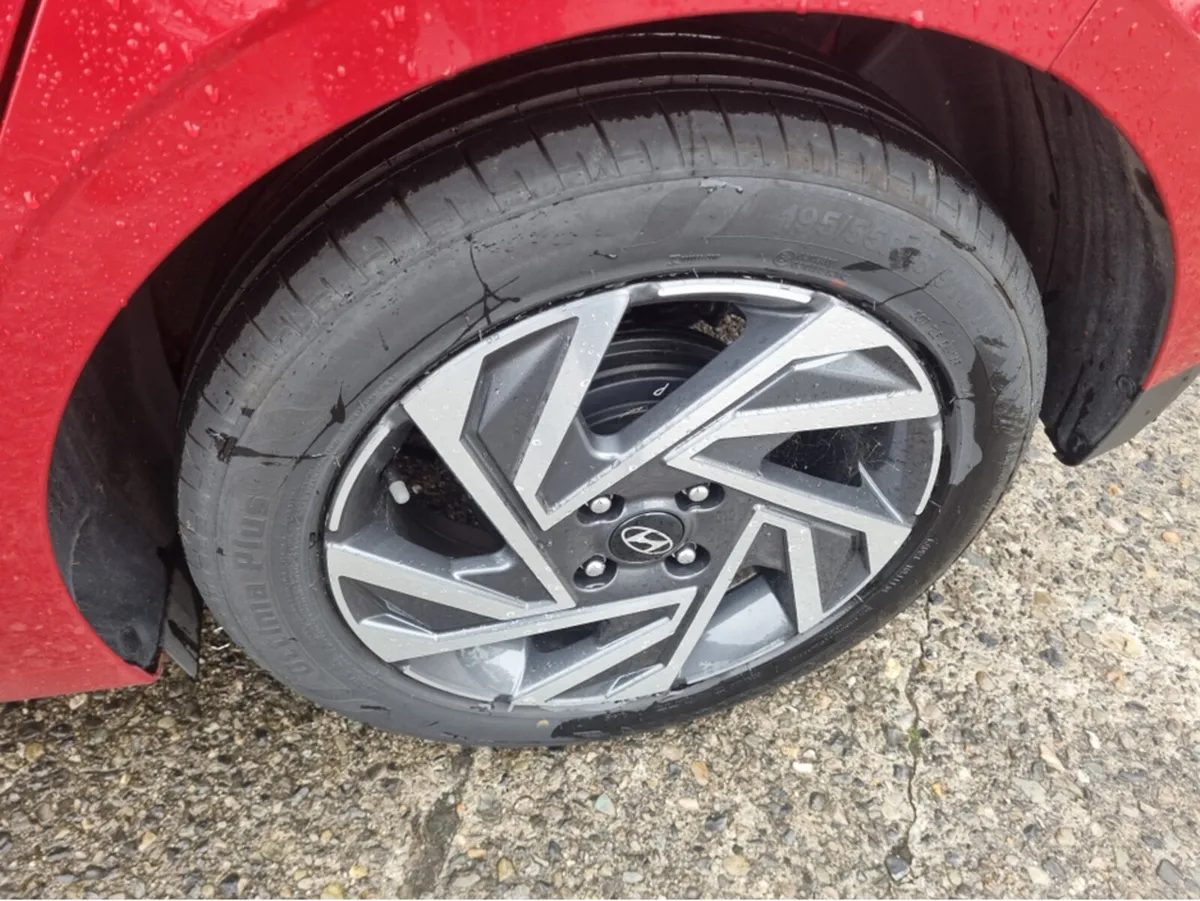 Hyundai i20 DELUXE PLUS 5DR (NCT 02/28) - Image 3