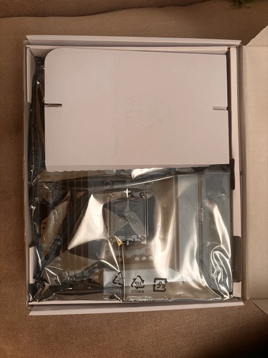 Gigabyte B650E Aorus Elite X AC ICE - Image 3