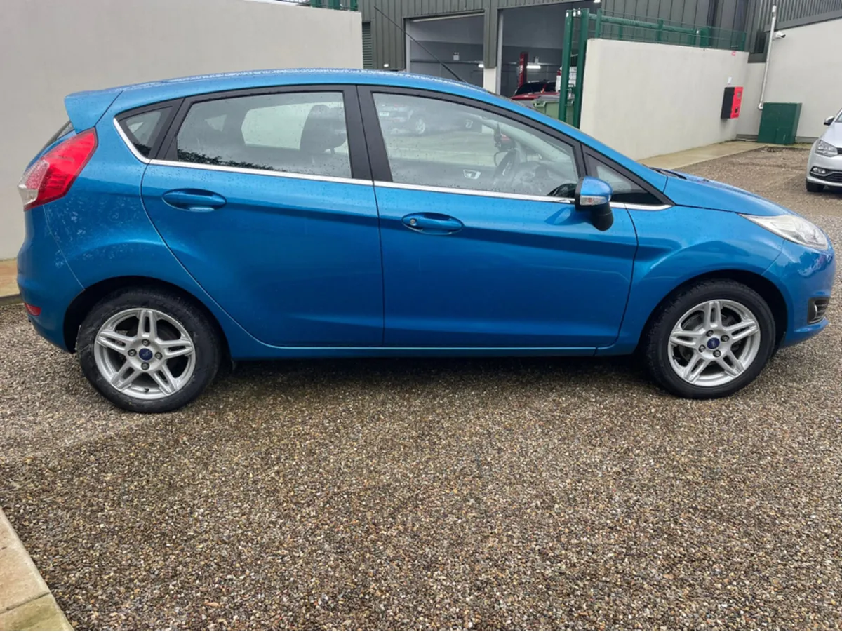 Ford Fiesta TITANIUM 1.25 60PS M5 4 MCA 4DR - Image 4