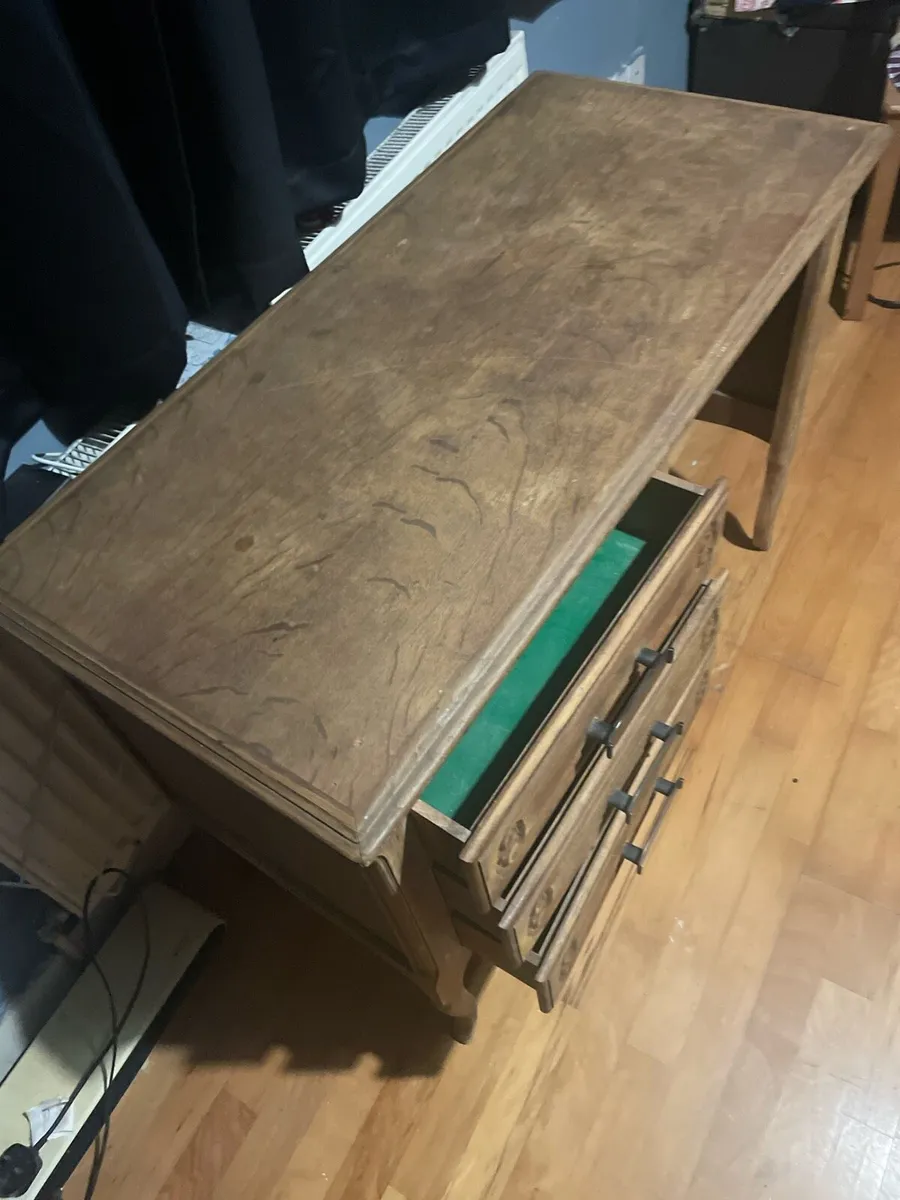 Wooden desk - Image 1