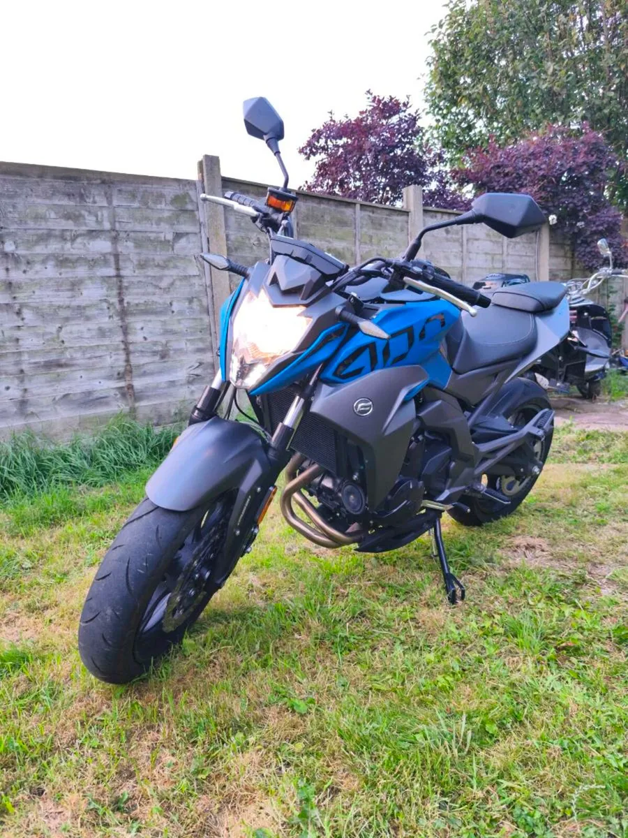 CF Moto 400 NK - Image 1