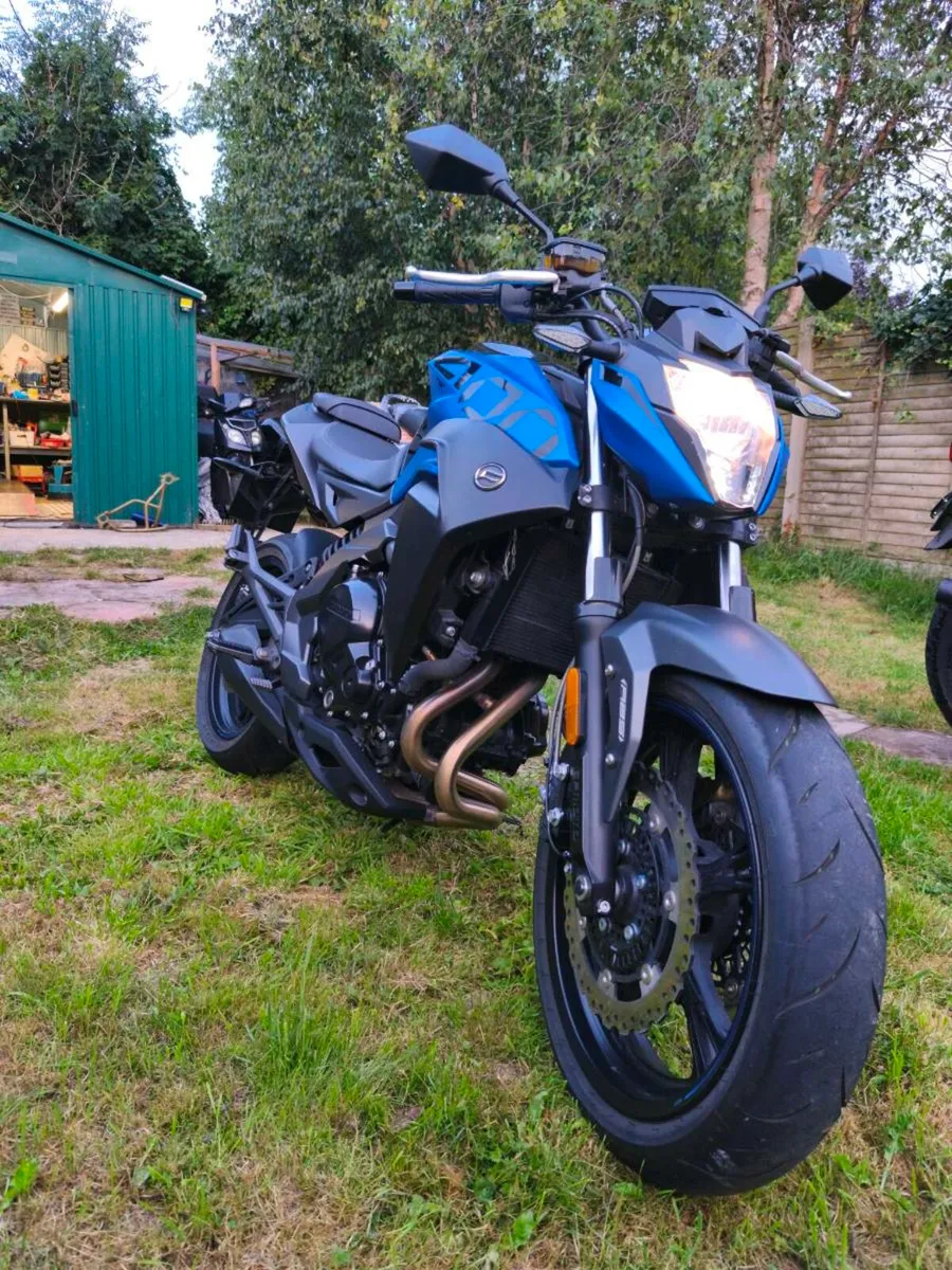 CF Moto 400 NK - Image 2