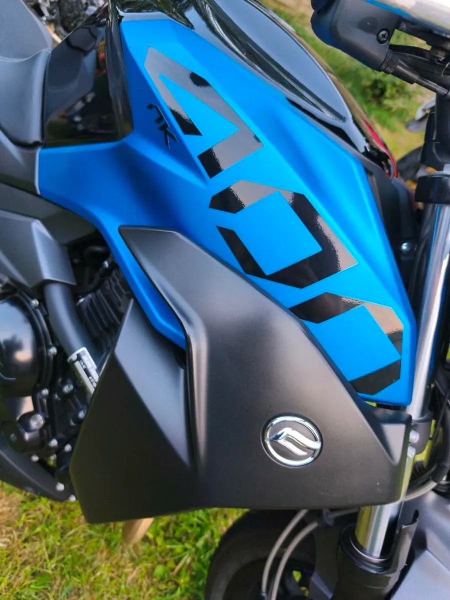 CF Moto 400 NK - Image 3