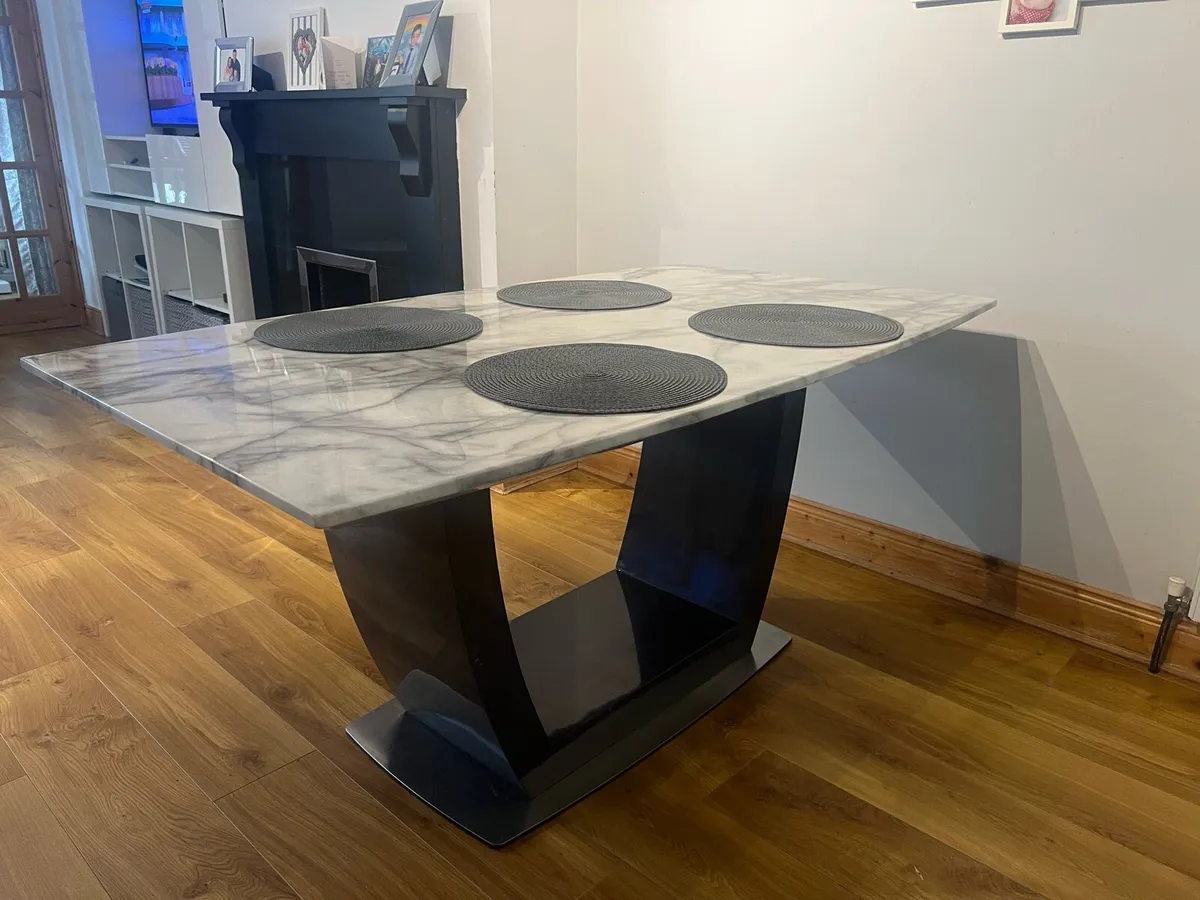 Beautiful Marble dining table - Image 3