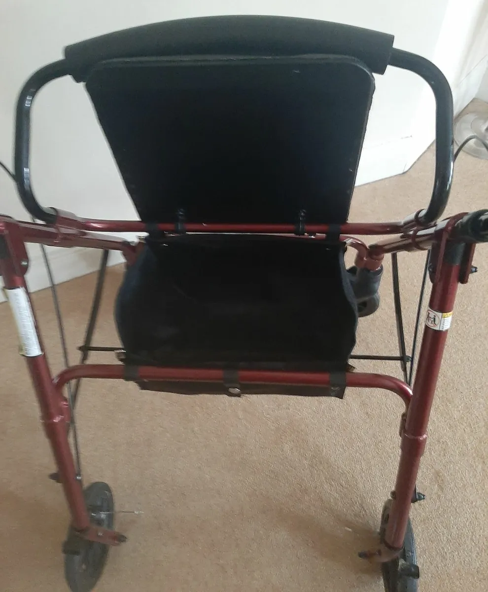 Walking rolator excellent cond. - Image 1