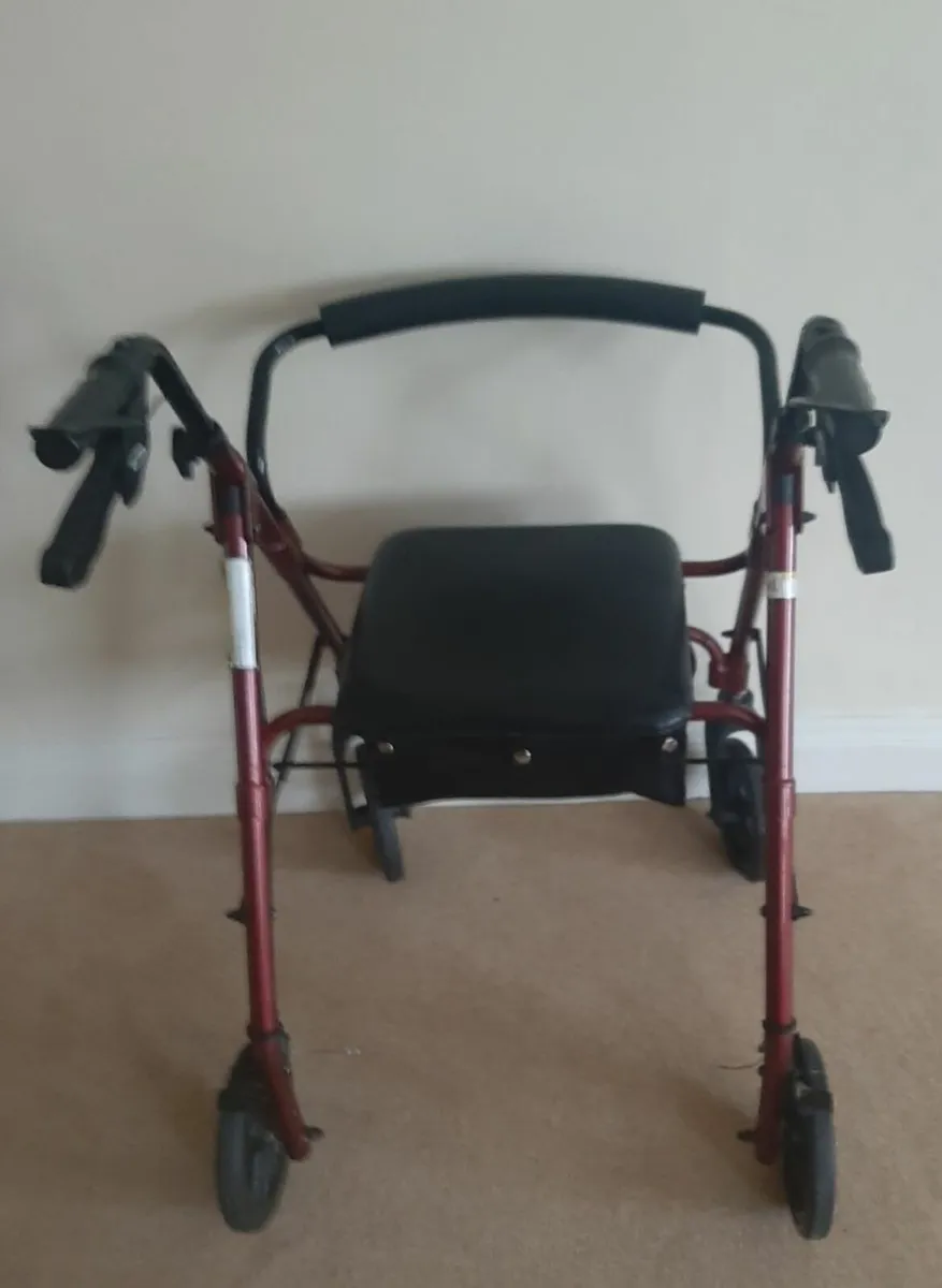 Walking rolator excellent cond. - Image 2