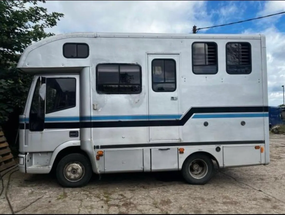 Horse lorry - Image 1