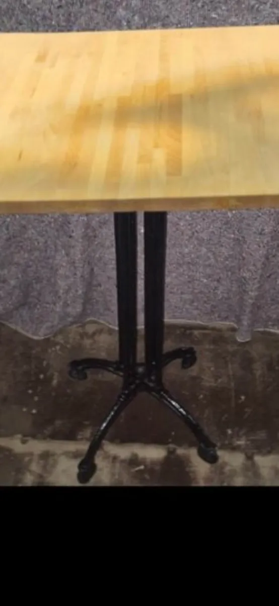 Cast iron tables x 7 - Image 3