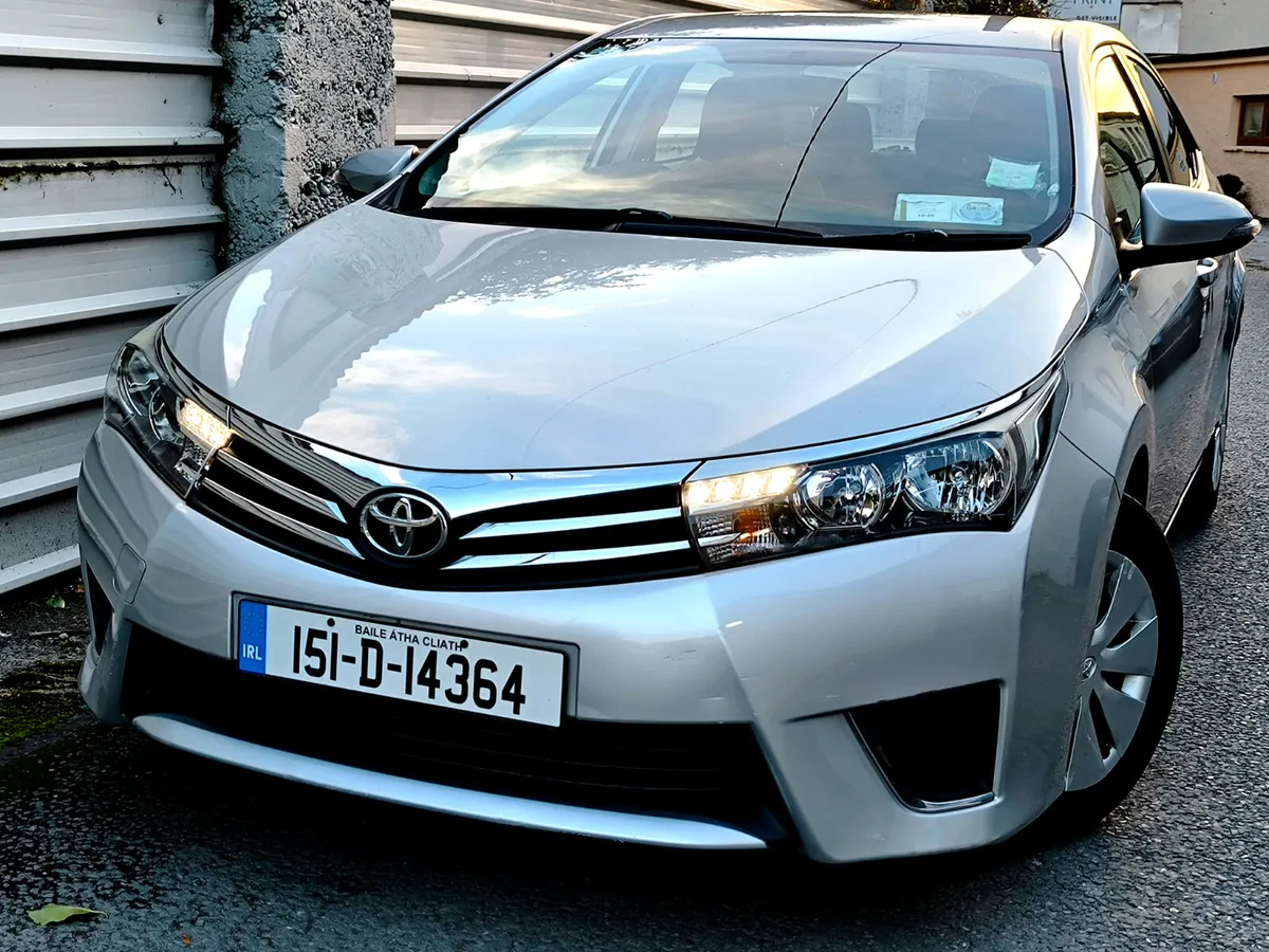 Toyota Corolla 2015 LOW MILEAGE - Image 2