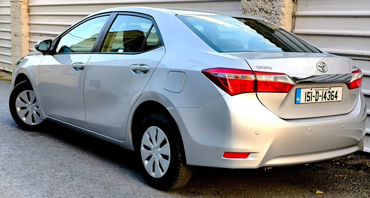 Toyota Corolla 2015 LOW MILEAGE - Image 3